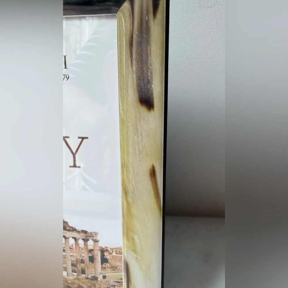 Marble-Effect Picture Frame in Cream and Brown modern made in Italy. 4”x6 photo